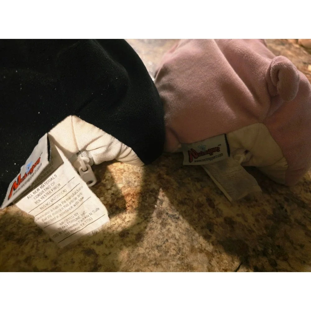 Necknapperz convertible plush